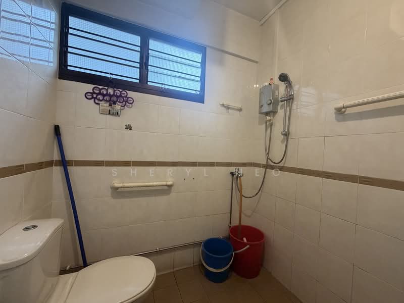 169 Bukit Batok West Avenue 8, 169 Bukit Batok West Avenue 8, 2 Bedrooms, 786 sqft, HDB Flat For Sale, by Sheryl Neo, 500144708 - Bathroom - PropertyGuru.com.sg