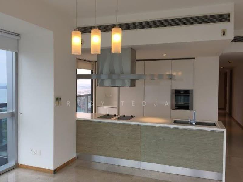 Marina Bay Residences, 18 Marina Boulevard, Boat Quay / Raffles Place / Marina, 3 Bedrooms, 1,970 sqft, Condominium For Sale, by Rudy Tedja, 500144715 - Kitchen - PropertyGuru.com.sg