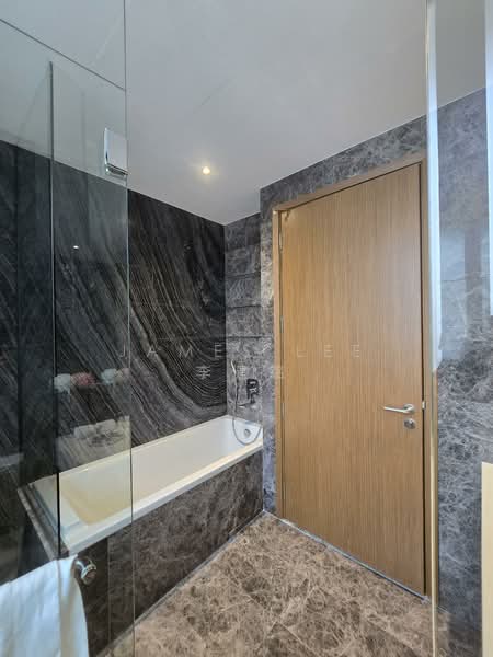 Alana, 170 Sunrise Terrace, 4 Bedrooms, 3,735 sqft, Terraced House For Sale, by James Lee 李健铭, 500144746 - Bathroom - PropertyGuru.com.sg