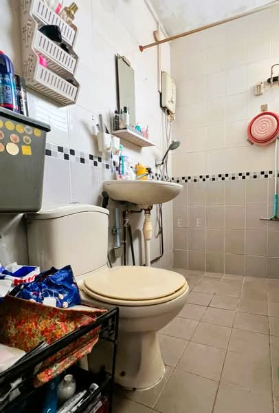 722 Yishun Street 71, 722 Yishun Street 71, 3 Bedrooms, 958 sqft, HDB Flat For Sale, by Luiz Lee, 500144748 - Bathroom - PropertyGuru.com.sg