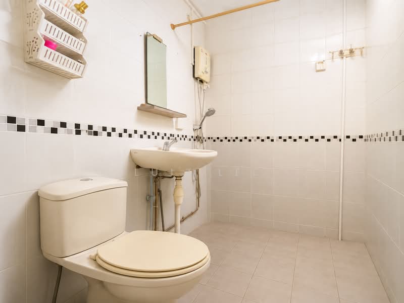 722 Yishun Street 71, 722 Yishun Street 71, 3 Bedrooms, 958 sqft, HDB Flat For Sale, by Luiz Lee, 500144748 - Bathroom - PropertyGuru.com.sg
