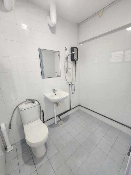 540 Jurong West Avenue 1, 540 Jurong West Avenue 1, 3 Bedrooms, 1,130 sqft, HDB Flat For Sale, by Joanne Sum, 500144749 - Master Bathroom - PropertyGuru.com.sg