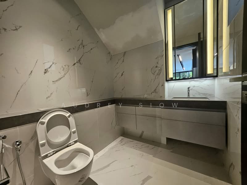 Greenbank Park, Greenbank Park, 5 Bedrooms, 5,446 sqft, Semi-Detached House For Sale, by Audrey Siow, 500144777 - Bathroom - PropertyGuru.com.sg
