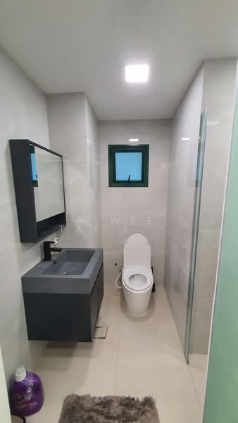 Regal Court, 17 Kim Keat Road, 3 Bedrooms, 1,173 sqft, Apartment For Rent, by Alwee Tay Lip Wee, 500144787 - Bathroom - PropertyGuru.com.sg