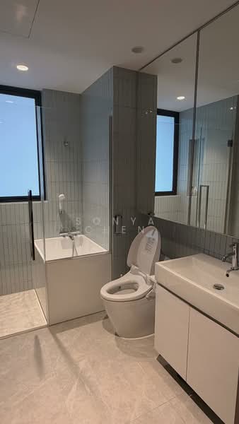 Sky Vue, Bishan Street 14, 3 Bedrooms, 1,141 sqft, Condominium For Rent, by Sonya Chen, 500144788 - Bathroom - PropertyGuru.com.sg