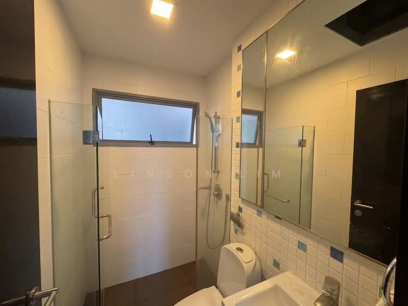 Venezio, 488 Upper East Coast Road, 3 Bedrooms, 1,195 sqft, Apartment For Rent, by Linson Lim, 500144790 - Bathroom - PropertyGuru.com.sg