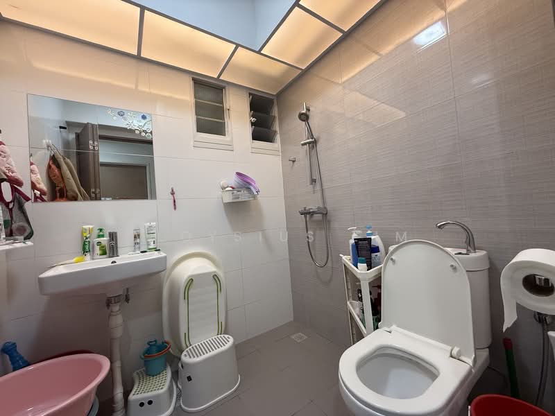 622B Tampines Avenue 12, 622B Tampines Avenue 12, 3 Bedrooms, 1,216 sqft, HDB Flat For Rent, by Aloysius Lim, 500144807 - Bathroom - PropertyGuru.com.sg