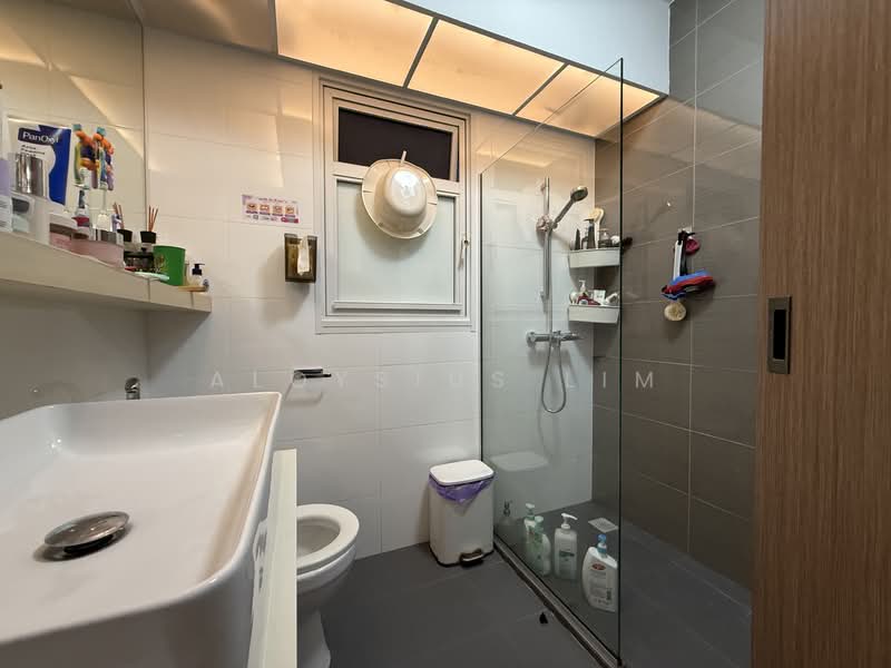 622B Tampines Avenue 12, 622B Tampines Avenue 12, 3 Bedrooms, 1,216 sqft, HDB Flat For Rent, by Aloysius Lim, 500144807 - Bathroom - PropertyGuru.com.sg