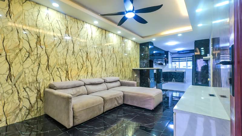 424 Bedok North Avenue 1, 424 Bedok North Avenue 1, 2 Bedrooms, 721 sqft, HDB Flat For Sale, by Nadiyah Kamsani, 500144811 - Living Room - PropertyGuru.com.sg