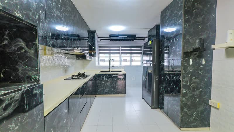424 Bedok North Avenue 1, 424 Bedok North Avenue 1, 2 Bedrooms, 721 sqft, HDB Flat For Sale, by Nadiyah Kamsani, 500144811 - Kitchen - PropertyGuru.com.sg
