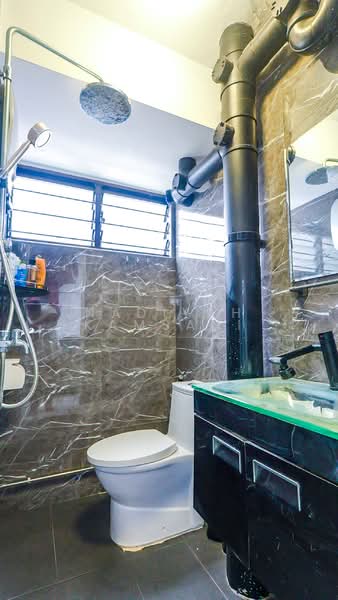 424 Bedok North Avenue 1, 424 Bedok North Avenue 1, 2 Bedrooms, 721 sqft, HDB Flat For Sale, by Nadiyah Kamsani, 500144811 - Bathroom - PropertyGuru.com.sg