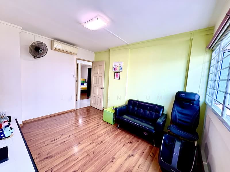 669 Hougang Avenue 8, 669 Hougang Avenue 8, 3 Bedrooms, 1,119 sqft, HDB Flat For Sale, by Jillien Lum, 500144824 - Living Room - PropertyGuru.com.sg