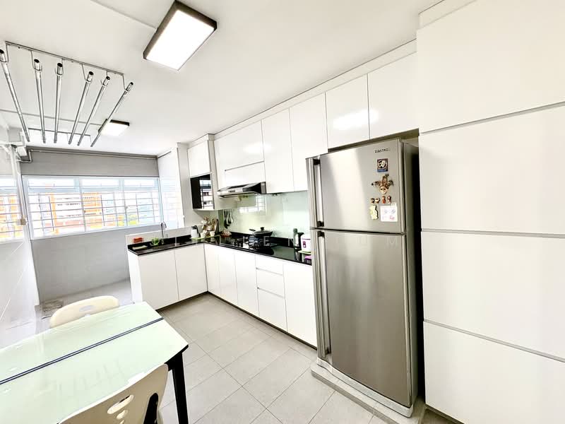 669 Hougang Avenue 8, 669 Hougang Avenue 8, 3 Bedrooms, 1,119 sqft, HDB Flat For Sale, by Jillien Lum, 500144824 - Kitchen - PropertyGuru.com.sg