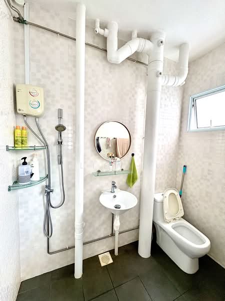 669 Hougang Avenue 8, 669 Hougang Avenue 8, 3 Bedrooms, 1,119 sqft, HDB Flat For Sale, by Jillien Lum, 500144824 - Bathroom - PropertyGuru.com.sg
