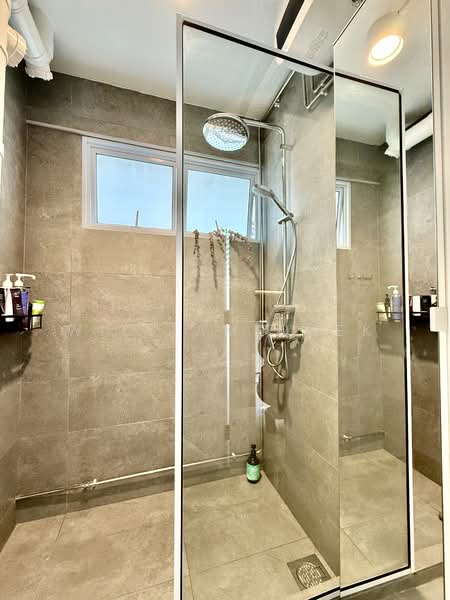 119 Potong Pasir Avenue 1, 119 Potong Pasir Avenue 1, 2 Bedrooms, 722 sqft, HDB Flat For Sale, by William Quek, 500144836 - Bathroom - PropertyGuru.com.sg