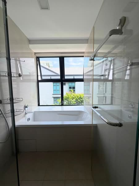 Uber 388, 388 Upper East Coast Road, 3 Bedrooms, 1,518 sqft, Condominium For Rent, by Linda Yang, 500144843 - Bathroom - PropertyGuru.com.sg
