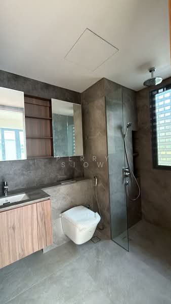 The Shorefront, 165A Jln. Loyang Besar, 3 Bedrooms, 940 sqft, Apartment For Sale, by Perry Siow, 500144846 - Bathroom - PropertyGuru.com.sg