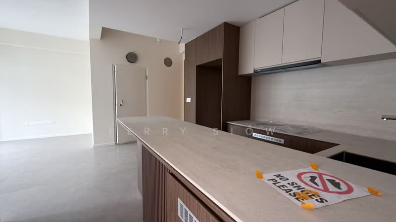 The Shorefront, 165A Jln. Loyang Besar, 3 Bedrooms, 940 sqft, Apartment For Sale, by Perry Siow, 500144846 - Kitchen - PropertyGuru.com.sg