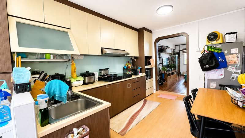 601 Ang Mo Kio Avenue 5, 601 Ang Mo Kio Avenue 5, 2 Bedrooms, 721 sqft, HDB Flat For Sale, by Dave Devnath, 500144848 - Kitchen - PropertyGuru.com.sg