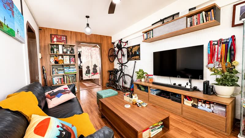 601 Ang Mo Kio Avenue 5, 601 Ang Mo Kio Avenue 5, 2 Bedrooms, 721 sqft, HDB Flat For Sale, by Dave Devnath, 500144848 - Living Room - PropertyGuru.com.sg
