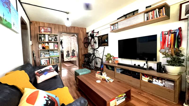 601 Ang Mo Kio Avenue 5, 601 Ang Mo Kio Avenue 5, 2 Bedrooms, 721 sqft, HDB Flat For Sale, by Dave Devnath, 500144848 - Living Room - PropertyGuru.com.sg