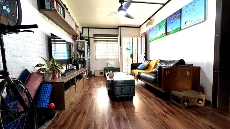 601 Ang Mo Kio Avenue 5, 601 Ang Mo Kio Avenue 5, 2 Bedrooms, 721 sqft, HDB Flat For Sale, by Dave Devnath, 500144848 - Living Room - PropertyGuru.com.sg