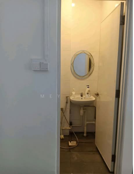 Trivex, 8 Burn Road, 1,604 sqft, Light Industrial (B1) For Rent, by Mey Lim, 500144852 - Bathroom - CommercialGuru.com.sg
