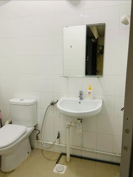 141 Yishun Ring Road, 141 Yishun Ring Road, 2 Bedrooms, 775 sqft, HDB Flat For Rent, by Kaisley Poon, 500144876 - Bathroom - PropertyGuru.com.sg
