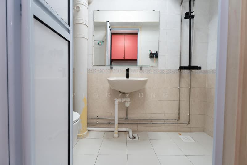 673A Jurong West Street 65, 673A Jurong West Street 65, 3 Bedrooms, 926 sqft, HDB Flat For Sale, by Peggy Ong, 500144890 - Bathroom - PropertyGuru.com.sg