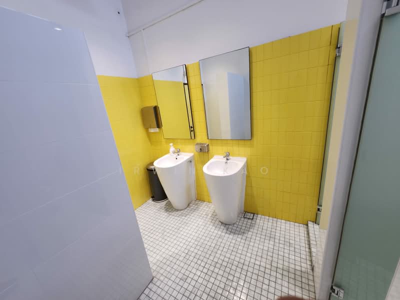 Halcyon 1, 39A Jalan Pemimpin, Ang Mo Kio / Bishan / Thomson, 2,587 sqft, Light Industrial (B1) For Rent, by Irwin Kao, 500144898 - Bathroom - CommercialGuru.com.sg