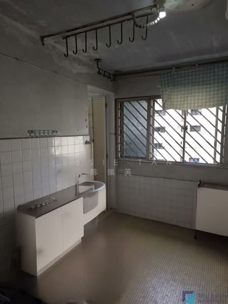 706 Clementi West Street 2, 706 Clementi West Street 2, 2 Bedrooms, 732 sqft, HDB Flat For Sale, by Jessie Tan 陈佩英, 500144914 - Kitchen - PropertyGuru.com.sg
