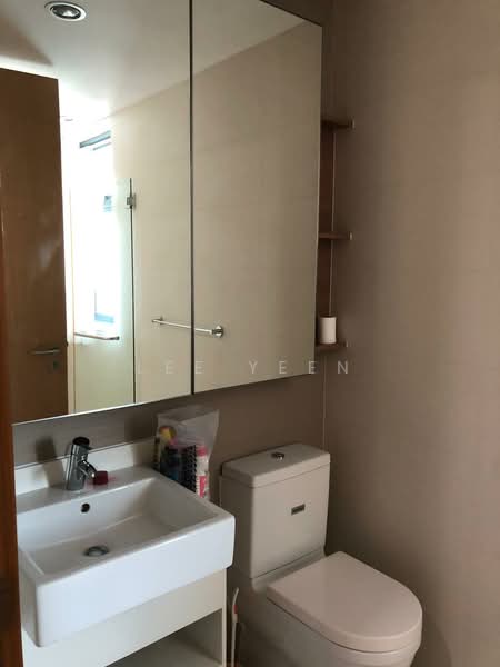 Soleil @ Sinaran, 2 Sinaran Drive, 2 Bedrooms, 958 sqft, Condominium For Sale, by Lee Yeen, 500144917 - Bathroom - PropertyGuru.com.sg