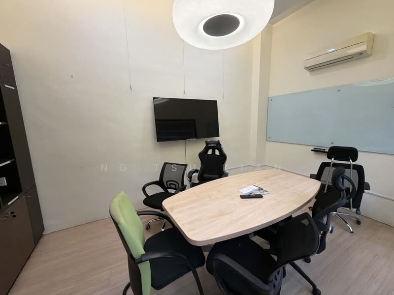 Unity Centre, 51 Bukit Batok Crescent, 2,024 sqft, Light Industrial (B1) For Sale, by Ng Tsu Kian, 500144929 - Meeting room 1 - CommercialGuru.com.sg