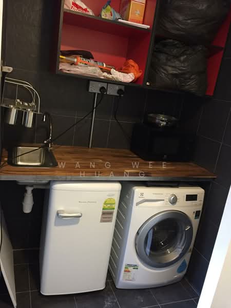 Novena Hill, 49 Jalan Novena, Studio, 300 sqft, Walk-up Apartment For Rent, by Wang Wee Huang, 500144951 - small kitchen, fridge, washer - PropertyGuru.com.sg