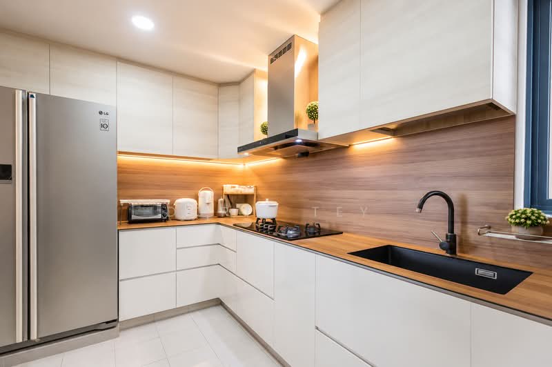 City Square Residences, 14 Kitchener Link, 3 Bedrooms, 1,216 sqft, Condominium For Sale, by Doris Tey, 500144957 - Kitchen - PropertyGuru.com.sg