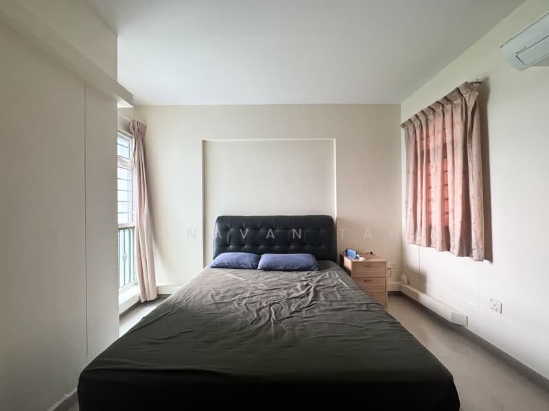 395 Bukit Batok West Avenue 5, 395 Bukit Batok West Avenue 5, 3 Bedrooms, 969 sqft, HDB Flat For Sale, by Donavan Tan, 500144975 - Master Bedroom - PropertyGuru.com.sg