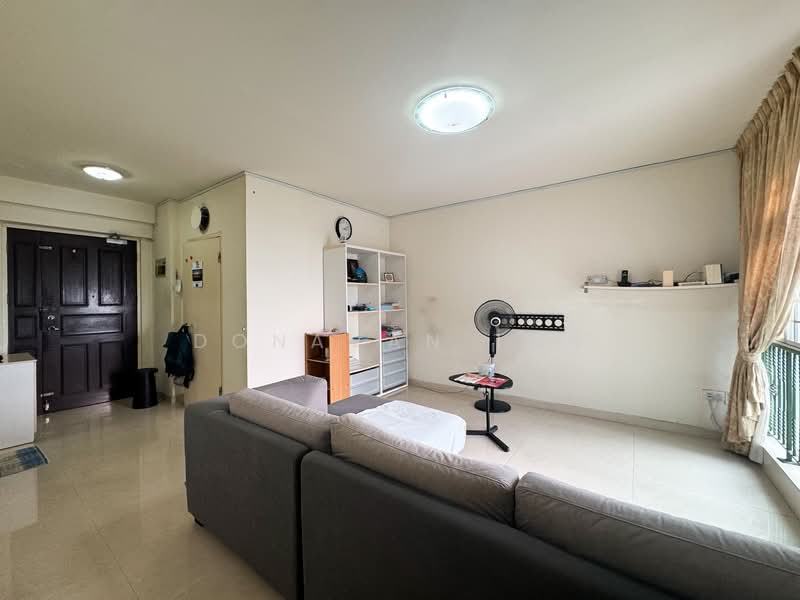 395 Bukit Batok West Avenue 5, 395 Bukit Batok West Avenue 5, 3 Bedrooms, 969 sqft, HDB Flat For Sale, by Donavan Tan, 500144975 - Living Room - PropertyGuru.com.sg