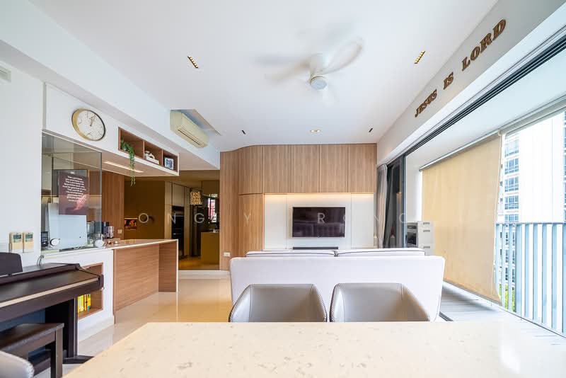 Coco Palms, 23 Pasir Ris Grove, 4 Bedrooms, 1,259 sqft, Condominium For Sale, by Ong Yu Rong, 500144981 - Living Room - PropertyGuru.com.sg