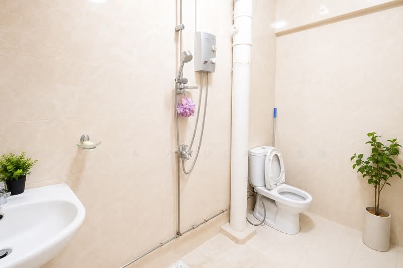 552 Jurong West Street 42, 552 Jurong West Street 42, 4 Bedrooms, 1,442 sqft, HDB Flat For Sale, by Thila Arudas 蒂雅, 500144998 - Bathroom - PropertyGuru.com.sg