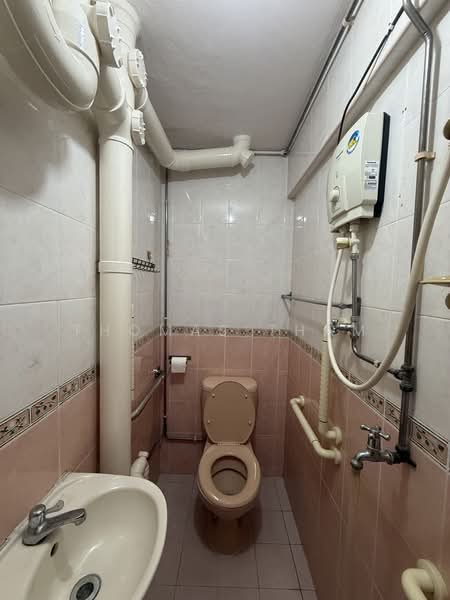 91 Commonwealth Drive, 91 Commonwealth Drive, 2 Bedrooms, 680 sqft, HDB Flat For Rent, by Thomas Tham, 500145006 - Bathroom - PropertyGuru.com.sg