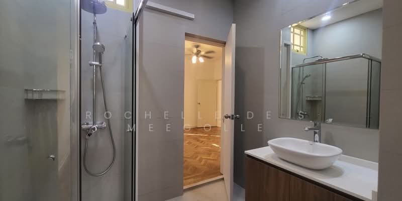 Orange Regency, 101 Fernhill Road, 3 Bedrooms, 2,422 sqft, Apartment For Rent, by Rochelle De S Meegolle, 500145009 - Bathroom - PropertyGuru.com.sg