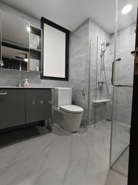 The Brownstone, 152 Canberra Drive, 3 Bedrooms, 936 sqft, Executive Condominium For Sale, by James Yeo, 500145012 - Bathroom - PropertyGuru.com.sg