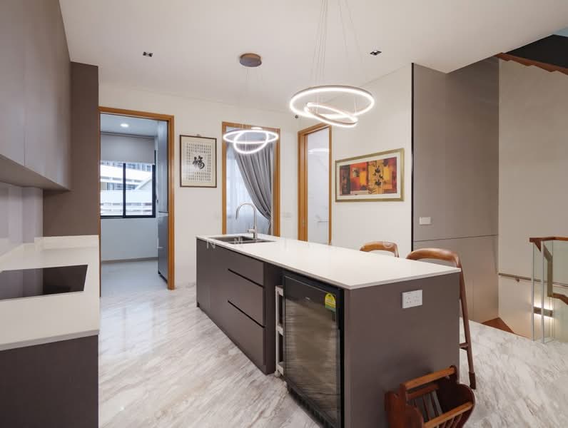❤️GIANT⚡️Rare Opportunity Renovated 4 Lvls Semi-D w Pool, Attic & Lift at Kembangan, Jalan Grisek/ Waringin Park/ Kembangan, 7 Bedrooms, 5,678 sqft, Semi-Detached House For Sale, by Lynn Tiang, 500145021 - Kitchen - PropertyGuru.com.sg