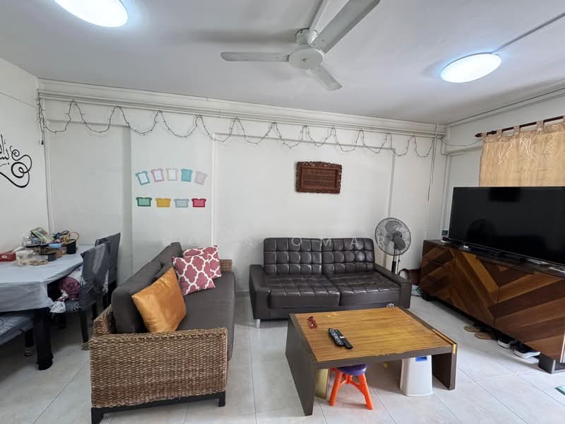 172 Ang Mo Kio Avenue 4, 172 Ang Mo Kio Avenue 4, 2 Bedrooms, 64 sqft, HDB Flat For Sale, by Nora Omar, 500145027 - Living Room - PropertyGuru.com.sg