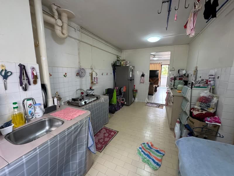 172 Ang Mo Kio Avenue 4, 172 Ang Mo Kio Avenue 4, 2 Bedrooms, 64 sqft, HDB Flat For Sale, by Nora Omar, 500145027 - Kitchen - PropertyGuru.com.sg