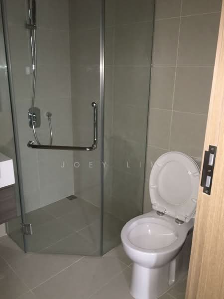 Midtown Residences, 1189 Upper Serangoon Road, Studio, 464 sqft, Condominium For Sale, by Joey Lim, 500145030 - Bathroom - PropertyGuru.com.sg