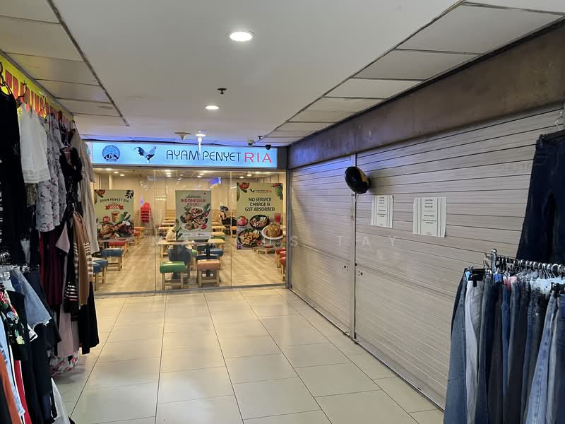 Lucky Plaza, 304 Orchard Road, 581 sqft, Mall Shop For Rent, by Marcus Tay, 500145032 - Interior - CommercialGuru.com.sg