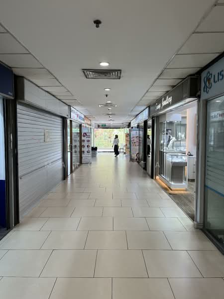 Lucky Plaza, 304 Orchard Road, 398 sqft, Mall Shop For Rent, by Marcus Tay, 500145064 - Corridor - CommercialGuru.com.sg