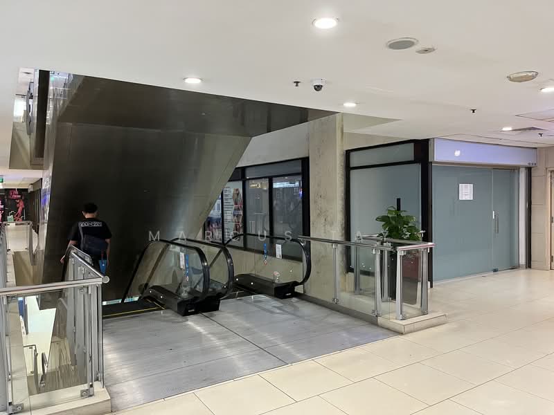 Lucky Plaza, 304 Orchard Road, 398 sqft, Mall Shop For Rent, by Marcus Tay, 500145064 - Interior - CommercialGuru.com.sg