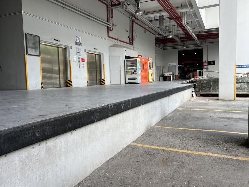 Henderson Building, 221 Henderson Road, Alexandra / Commonwealth, 2,400 sqft, Light Industrial (B1) For Rent, by Cindy Lim, 500145095 - Exterior - CommercialGuru.com.sg